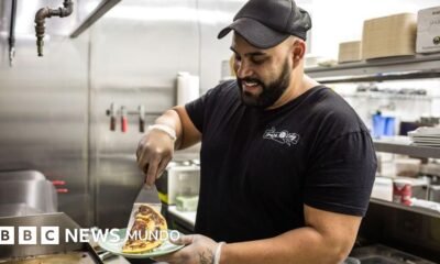 fenómeno migratorio — Alejandro Osorio, propietario del restaurante colombiano Arepa Lady en Nueva York, en una imagen de archivo de 2018.