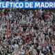 Los aficionados lanzan papel higiénico para recibir al Atlético de Madrid en el Metropolitano. Foto de: Marca