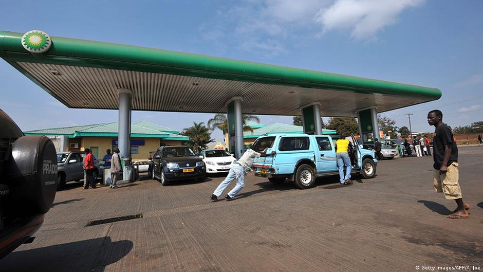 crisiscombustibleMalawi — La última vez que Malawi experimentó escasez de combustible similar, como se ve aquí en 2011, hubo manifestaciones masivas cuando las estaciones de servicio se quedaron sin combustible Foto: Getty Images/AFP/A. Joe
