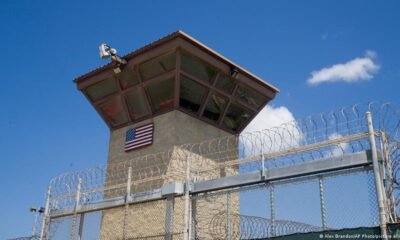 drones militares — Una vista del control tower en la base naval de Guantánamo, Cuba. Foto de: © Alex Brandon/AP/picture alliance