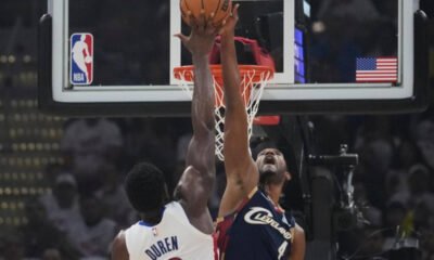 Donovan Mitchell — Evan Mobley tapona el intento de lanzamiento de Jalen Duren en el Cavs-Pistons. LAPRESSE