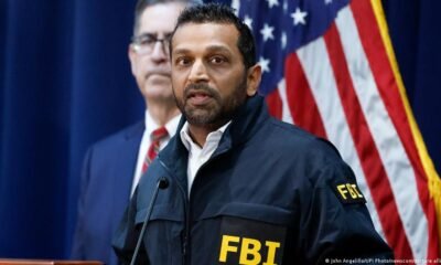 cargos criminales — En la imagen de archivo aparece el director del FBI, Kash Patel, ofreciendo una conferencia de prensa.