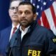 cargos criminales — En la imagen de archivo aparece el director del FBI, Kash Patel, ofreciendo una conferencia de prensa.