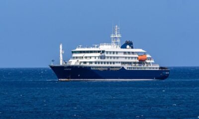 España permiso atracar — El MV Hondius permanece anclado frente a la costa de Cabo Verde Foto: AFP