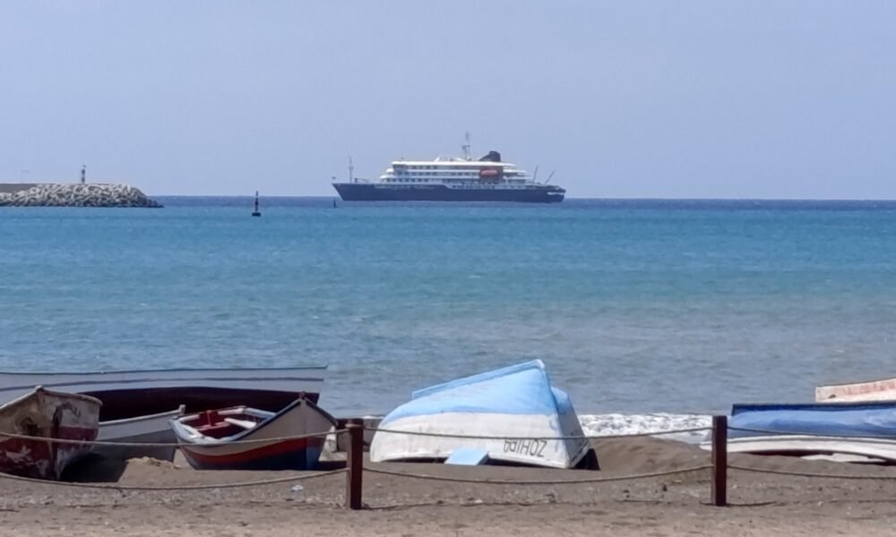 España permite atracar — Tres muertos en un supuesto brote de hantavirus en un crucero del Atlántico