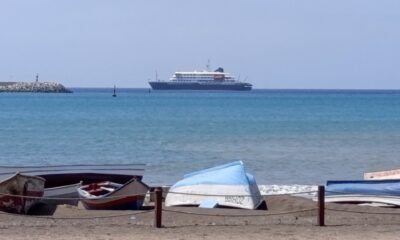 España permite atracar — Tres muertos en un supuesto brote de hantavirus en un crucero del Atlántico