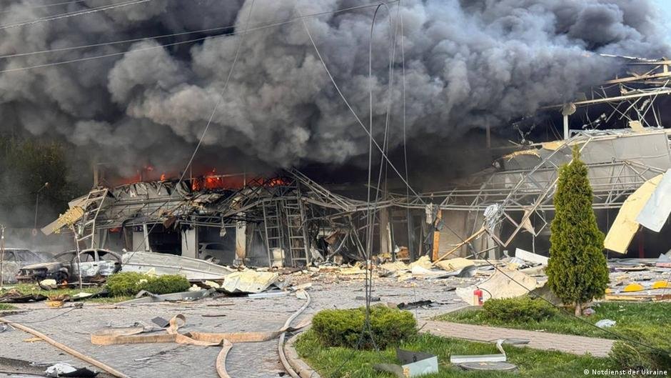 fuego propuesto — Al menos 12 personas fueron asesinadas y 20 resultaron heridas en la ciudad sureste de Zaporizhzhia Foto: Notdienst der Ukraine