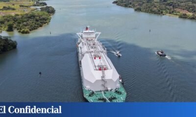 gas natural licuado — Foto de archivo de la vista de dron de un buque de GNL en Panamá (Reuters/Enea Lebrun)
