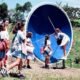 Gaviotas lanza innovadora — En las instalaciones de Gaviotas, el aprendizaje ocurre mediante un enfoque del tipo "trae a tu hijo al trabajo", en el que los coordinadores de grupo enseñan informalmente a los niños sobre silvicultura, agricultura, energías renovables y biocombustibles.