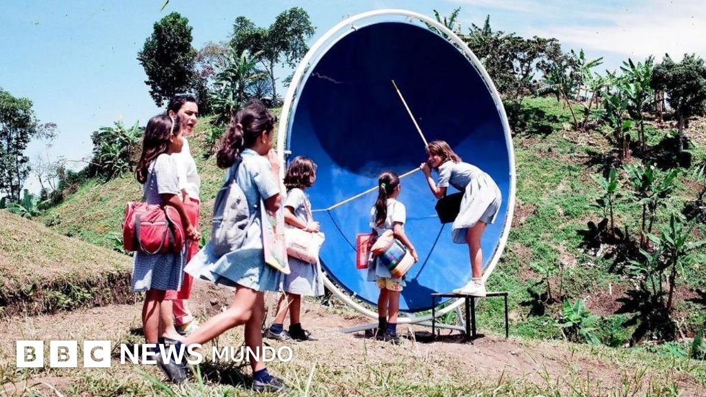 Gaviotas lanza innovadora — En las instalaciones de Gaviotas, el aprendizaje ocurre mediante un enfoque del tipo "trae a tu hijo al trabajo", en el que los coordinadores de grupo enseñan informalmente a los niños sobre silvicultura, agricultura, energías renovables y biocombustibles.