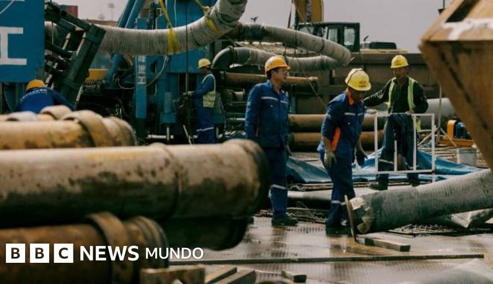 Guyana beneficia económicamente — El gobierno de Guyana, encabezado por el presidente Irfaan Ali, no puede disponer libremente de los recursos de la bonanza petrolera.