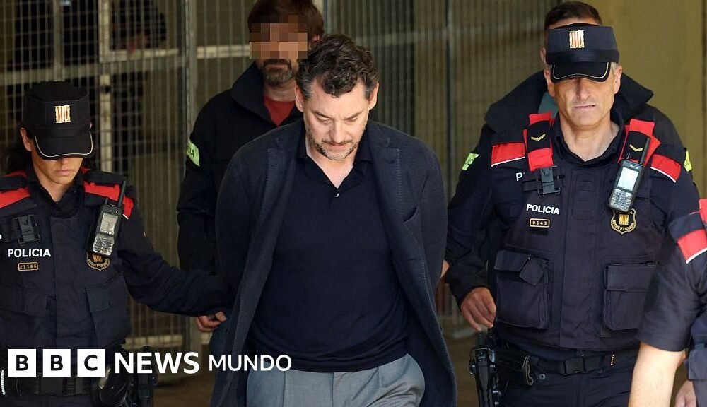 Isak Andic — Imagen de la cobertura sobre Acusan al hijo del fundador de Mango del homicidio de su padre, quien murió al c. Foto de: BBC Mundo