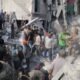 investigación ataque escuela Irán — Rescatistas y voluntarios buscan entre los escombros de lo que parece ser una escuela. Foto de: Abbas Zakeri/Mehr News/WANA/REUTERS