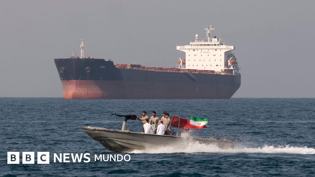 control militar — Imagen de la cobertura sobre El desafío de Irán a EE.UU. al aumentar el área del estrecho de Ormuz sobre la q. Foto de: BBC Mundo