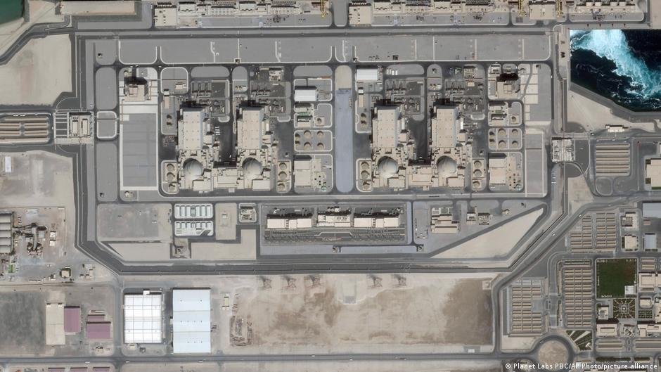 acuerdo nuclear — Vista aérea de la central nuclear de Barakah, en los Emiratos Árabes Unidos. Foto de: Planet Labs PBC/AP Photo/picture alliance