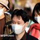 Japón enfrenta — Personas en Japón usan mascarillas, reflejando la preocupación por las alergias que afectan a la población debido a proyectos de la Segunda Guerra Mundial. Foto de: Getty Images