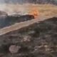 Se produce humo en una base militar en Hombori, Mali, en esta imagen estática obtenida de un video de redes sociales no datado liberado el 30 de abril de 2026. [Reuters]