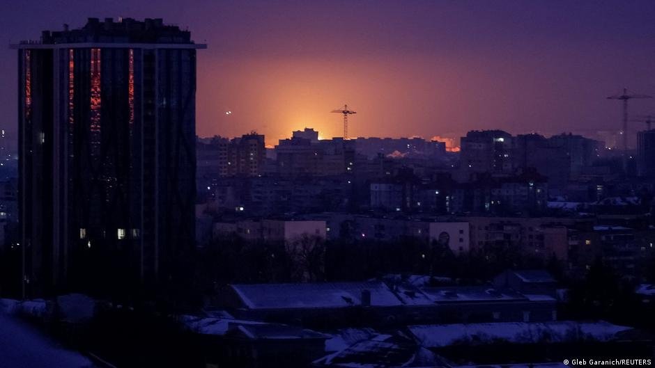 ataque aéreo — En la imagen se observa una explosión en Kiev, durante uno de los ataques rusos.