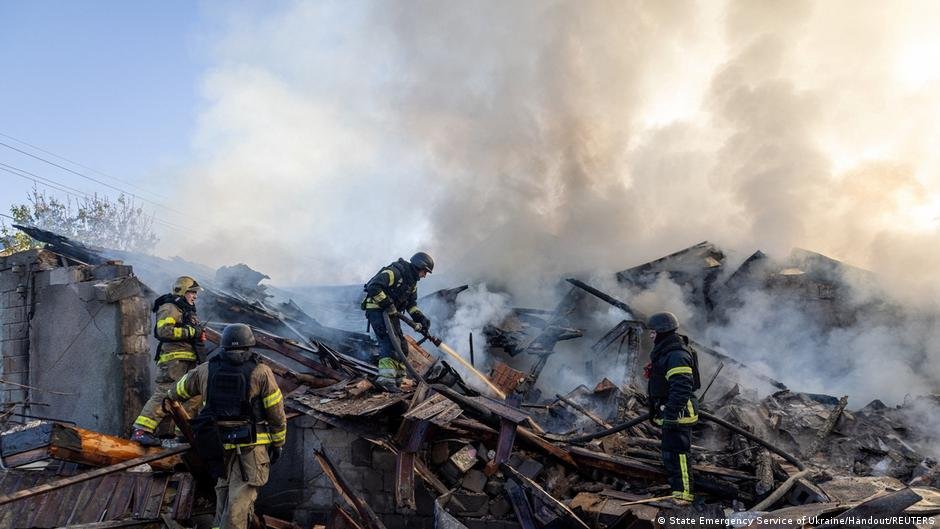 maniobras nucleares — Imagen de la cobertura sobre Moscow begins nuclear drills as Russia-Ukraine drone strikes intensify. Foto de: State Emergency Service of Ukraine/Handout/REUTERS