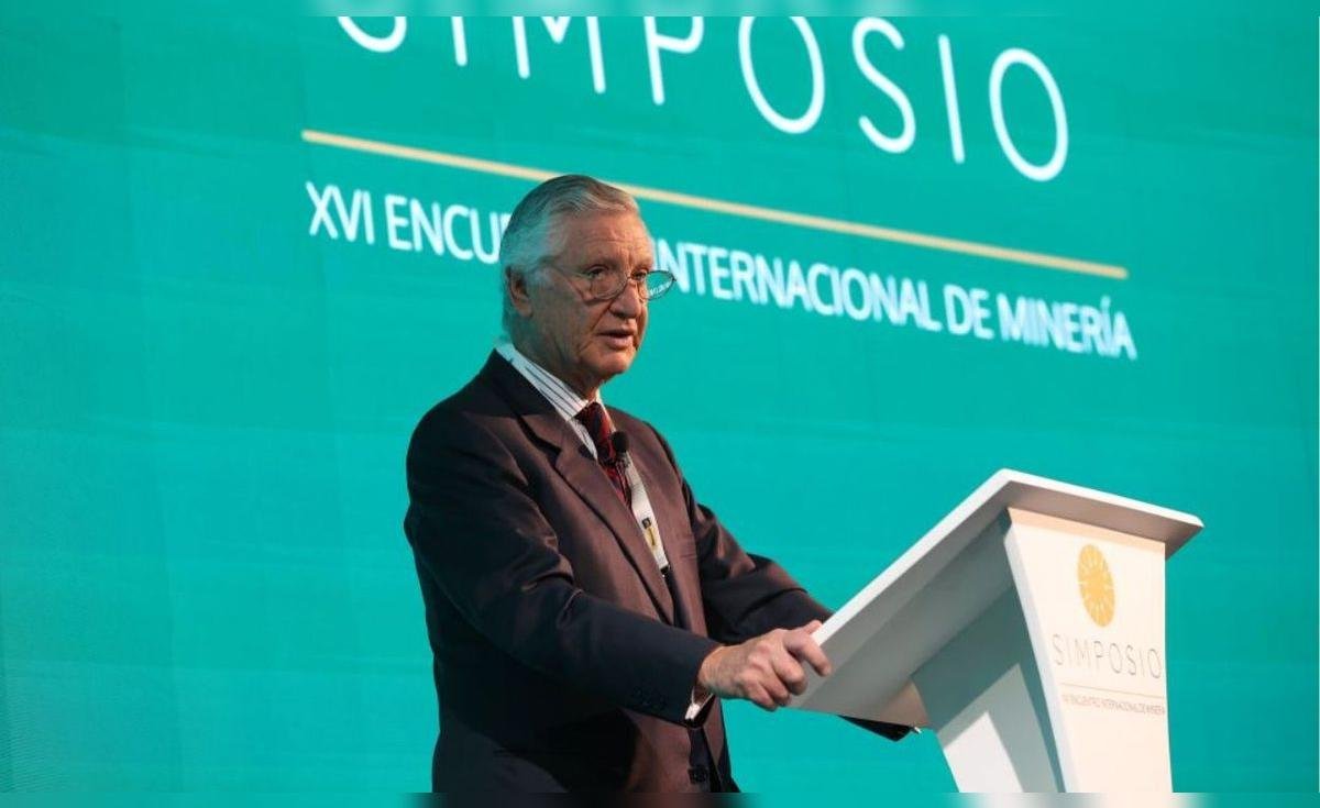 Ministro peruano destaca — Durante el Simposio Encuentros Internacionales de Minería, un orador destaca la importancia económica del sector para el país. Foto de: La República