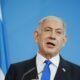 Netanyahu ordena ampliar — Benjamin Netanyahu se dirige a la prensa tras ordenar intensificar la ofensiva militar en Líbano contra Hezbollah. Foto de: news.google.com