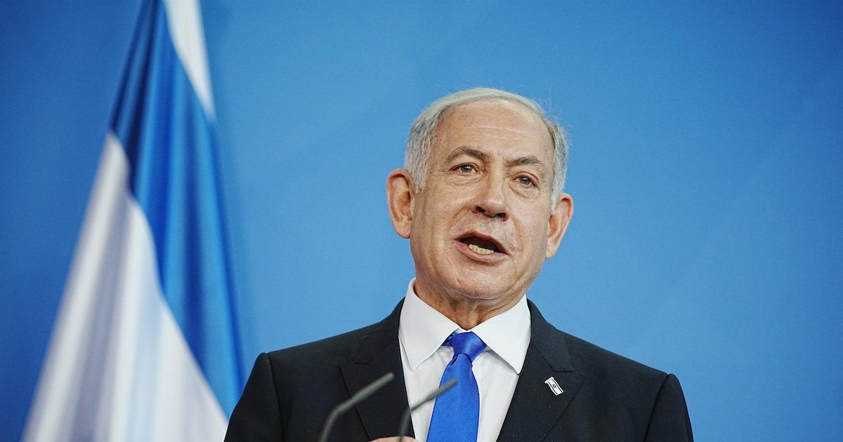 Netanyahu ordena ampliar — Benjamin Netanyahu se dirige a la prensa tras ordenar intensificar la ofensiva militar en Líbano contra Hezbollah. Foto de: news.google.com