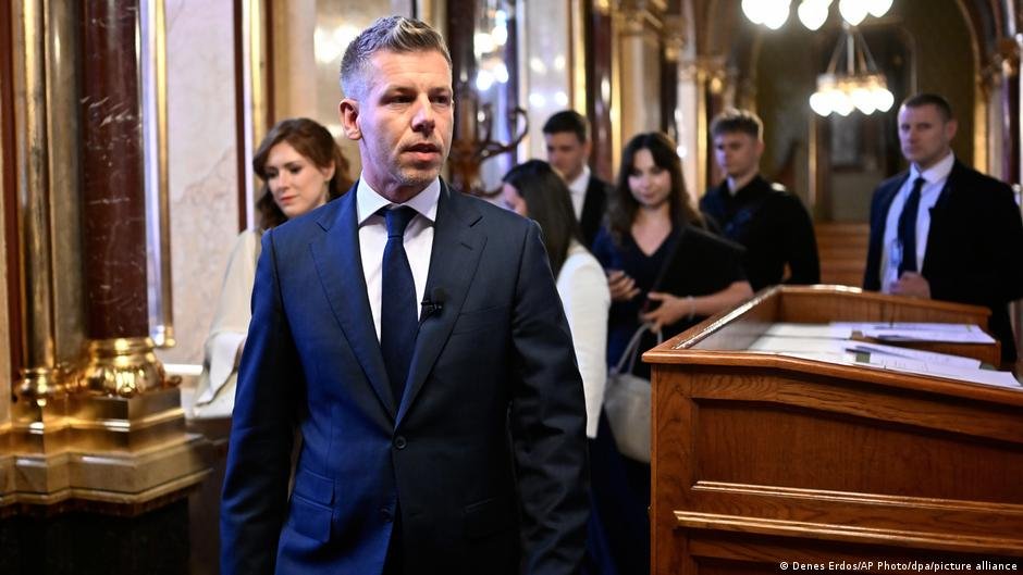 El nuevo primer ministro de Hungría, Peter Magyar, en la sesión constituyente del Parlamento húngaro en Budapest. Foto de: Denes Erdos/AP Photo/dpa/picture alliance
