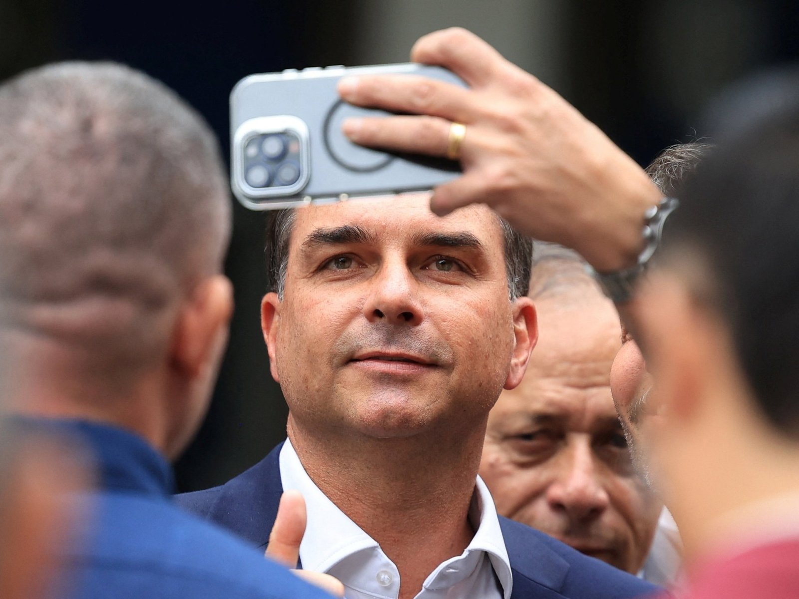 Poll shows Lula — Encuesta muestra a Lula y Bolsonaro empatados antes de las elecciones presidenciales de Brasil. Cortesía: Al Jazeera