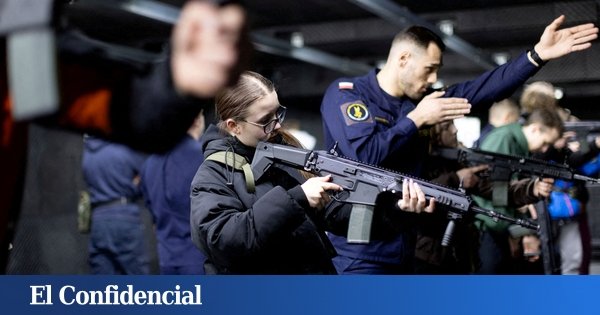 agresión rusa — Civiles polacos y militares participan en un entrenamiento de defensa en Polonia, preparándose ante posibles escenarios de agresión. Foto de: Reuters