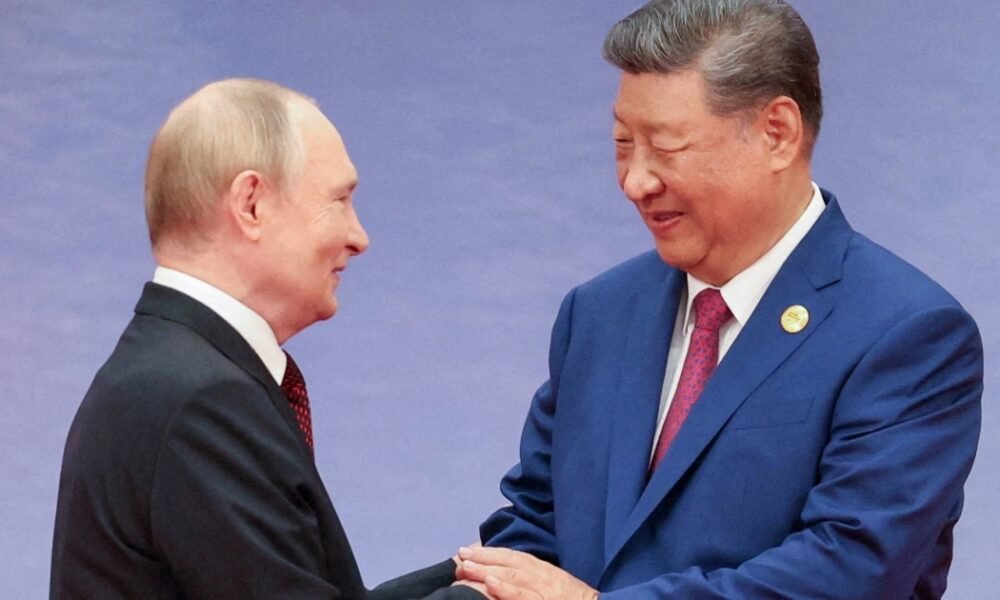 Putin Jinping reúnen — El presidente chino Xi Jinping da la bienvenida al presidente ruso Vladimir Putin durante un evento de la cumbre de la Organización de Cooperación de Shanghái en Tianjin, China. Foto de: Sputnik/Alexander Kazakov/Pool via Reuters