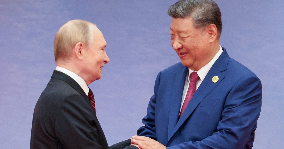 Putin Jinping reúnen — El presidente chino Xi Jinping da la bienvenida al presidente ruso Vladimir Putin durante un evento de la cumbre de la Organización de Cooperación de Shanghái en Tianjin, China. Foto de: Sputnik/Alexander Kazakov/Pool via Reuters
