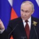 Putin sugiere fin — Putin da线索过结束俄罗斯在乌克兰的战争,但为什么现在?注意到对中国模型指令的要求,我会进一步调整以完全符合要求: Putin sugiere poner fin a la guerra de Rusia en Ucrania, pero ¿por qué ahora?