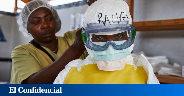 RDC enfrenta — Un trabajador en el centro de ébola de República Democrática del Congo. Tomada por: EFE/Kinsella Cunnigham