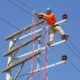 Seal cortes luz — Un técnico realiza mantenimiento en los postes eléctricos, coincidiendo con los cortes programados de luz en Arequipa. Foto de: El Búho