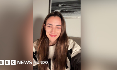 Thelma Fardín mira a la cámara con emoción