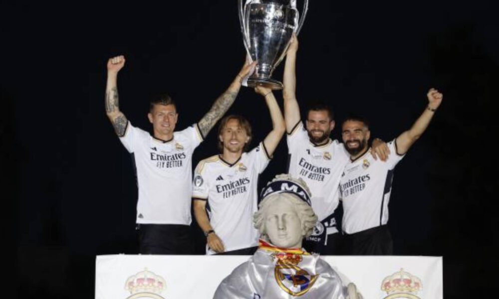 Dani Carvajal — Imagen de la cobertura sobre La petición de Kroos al Bernabéu: "¡Dejadle salir por la puerta grande!". Foto de: Marca