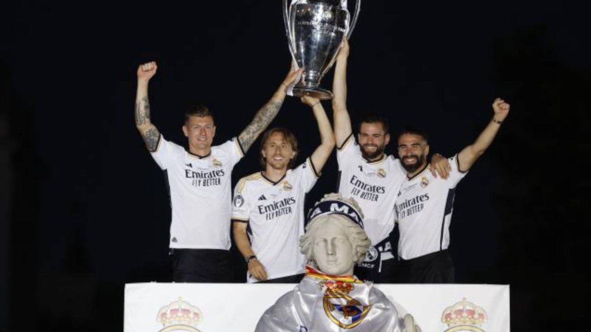Dani Carvajal — Imagen de la cobertura sobre La petición de Kroos al Bernabéu: "¡Dejadle salir por la puerta grande!". Foto de: Marca