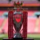 jornada final — El trofeo de la Premier League espera ser entregado a Arsenal tras el partido contra Crystal Palace. Foto de: Dave Shopland/AP