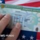 La tarjeta de residencia permanente, o green card, simboliza el estatus de los inmigrantes afectados por las políticas de EE.UU. sobre la ciudadanía. Foto de: Getty Images