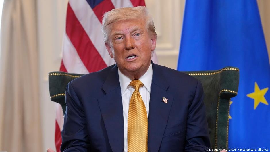 Trump aumentará aranceles — Donald Trump dijo que los gravámenes no se aplicarían a los autos construidos en plantas de ensamblaje estadounidenses [Archivo: Julio 2025] Foto: Jacquelyn Martin/AP Photo/picture alliance