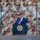 Trump reducción tropas — Trump se ha mostrado hostil hacia sus aliados europeos, a quienes reprocha no invertir suficiente en su seguridad. (Imagen de archivo 10.06.2025) Imagen: Melissa Sue Gerrits/Getty Images/AFP