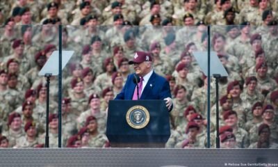 Trump reducción tropas — Trump se ha mostrado hostil hacia sus aliados europeos, a quienes reprocha no invertir suficiente en su seguridad. (Imagen de archivo 10.06.2025) Imagen: Melissa Sue Gerrits/Getty Images/AFP