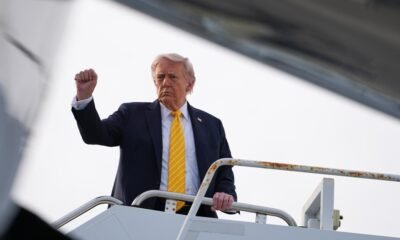 Trump revisa propuesta — El presidente de los Estados Unidos, Donald Trump, aborda el Air Force One en el aeropuerto de Palm Beach, en West Palm Beach, Florida, el 2 de mayo de 2026 [Matt Rourke/AP]