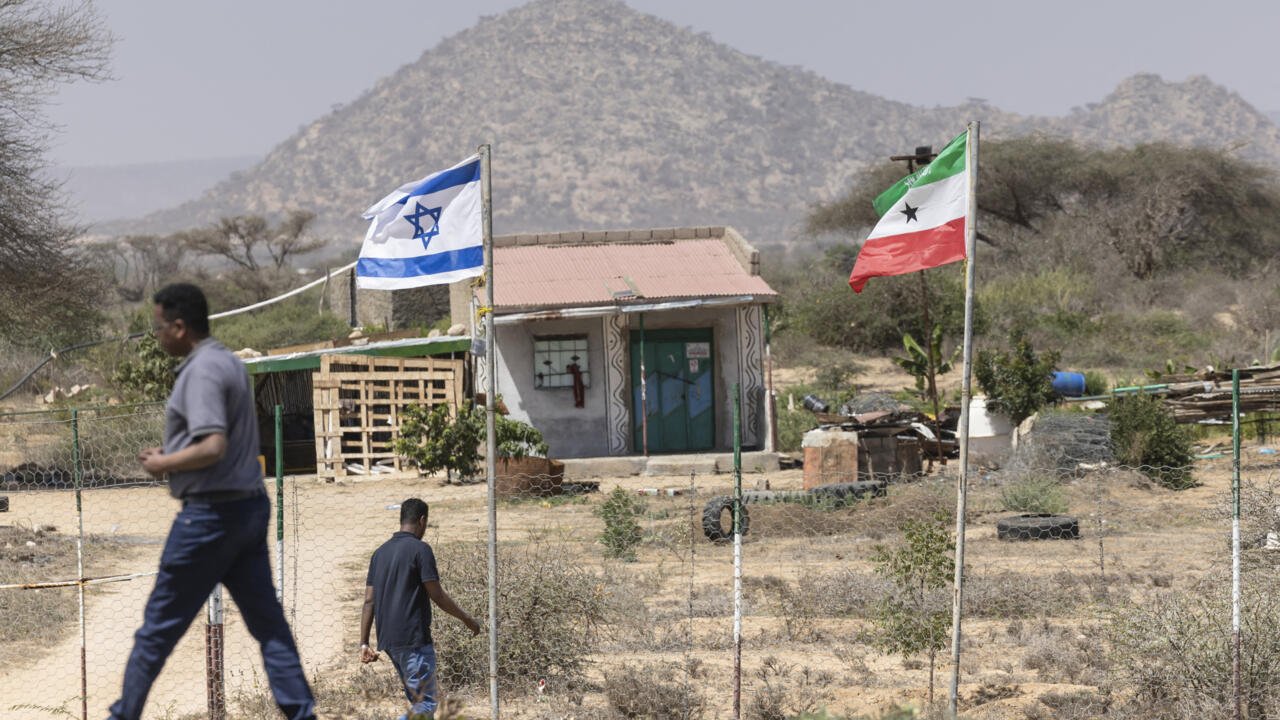 Turquía lanza despliegue — Turquía reforza su presencia militar y económica en Somalia, enfrentándose a la creciente influencia de Israel Cortesía: RFI English