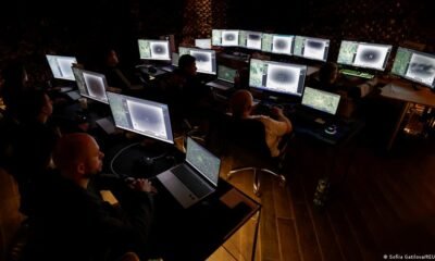 Ucrania ataca Moscú — Sala de control de drones ucranianos.. Foto de: © Sofia Gatilova/REUTERS