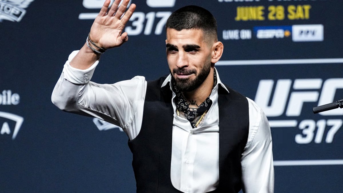 Casa Blanca — Ilia Topuria, en la rueda de prensa previa a UFC 317. UFC.