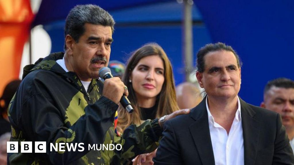 Nicolás Maduro junto a Alex Saab y su esposa, Camilla Fabri.. Foto de: BBC NEWS MUNDO