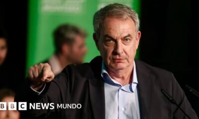 Zapatero imputado caso — El expresidente español José Luis Rodríguez Zapatero en un evento, señalando con el dedo. Foto de: Getty Images