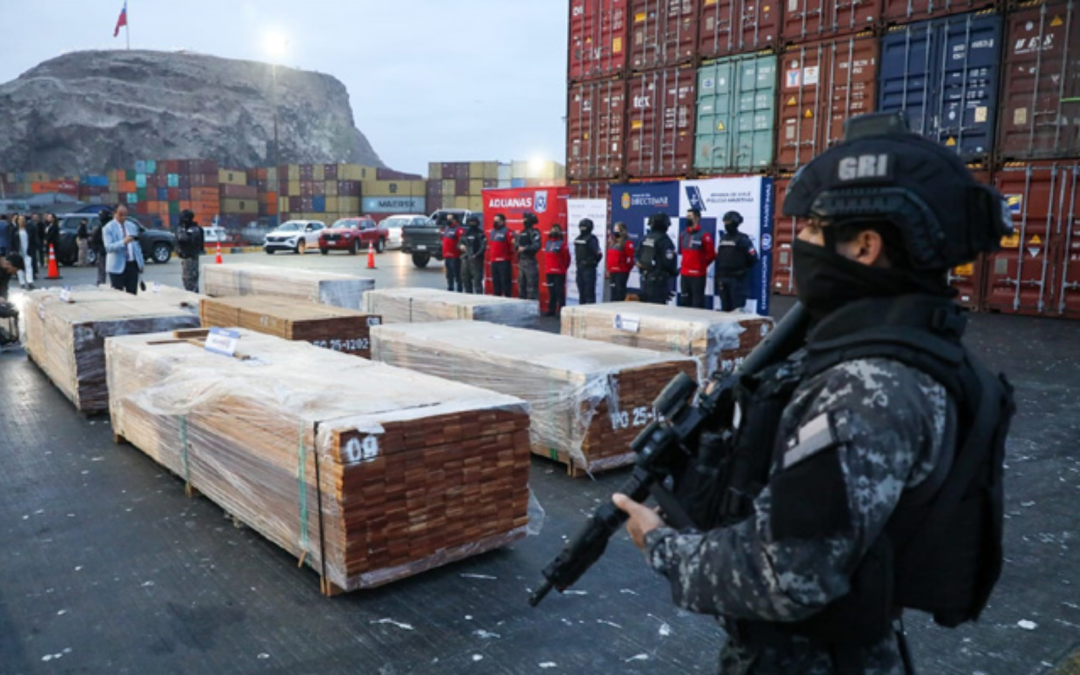 Aduanas chilena incauta — Imagen de la cobertura sobre Cifra récord en Chile: Incautan más de 100 toneladas de droga escondida en mader. Foto de: Perú21