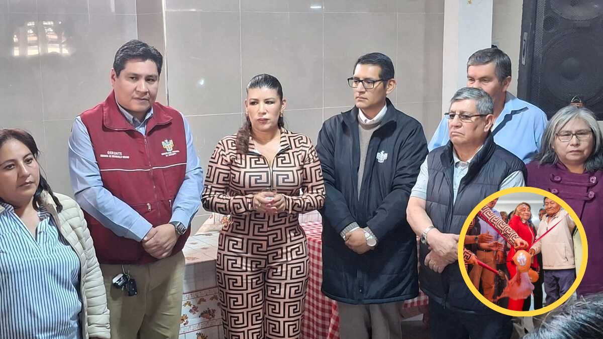 Autoridades y representantes del Comedor N.º 1 durante la ceremonia de inauguración en el Mercado San Camilo. Foto de: El Búho